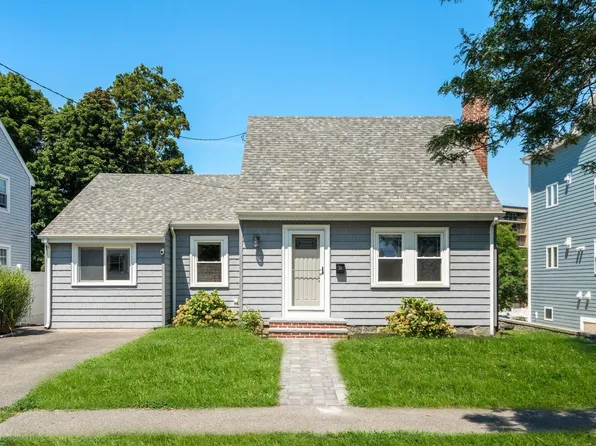 36 Russell St, Quincy, MA 02171