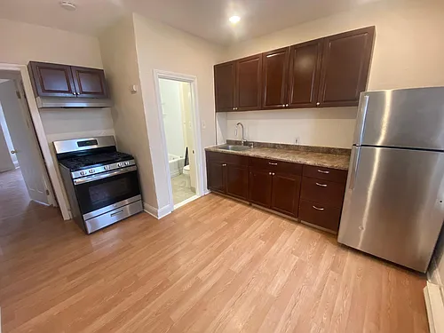 520 Saratoga St #1 Photo 1