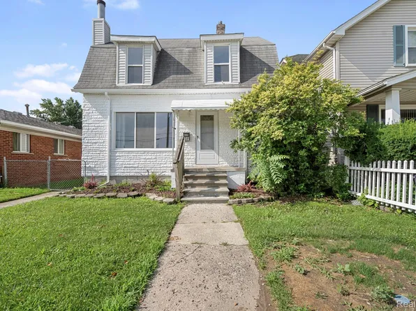 1507-11 Cleophus Pkwy, Lincoln Park, MI 48146