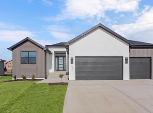 16367 S Marais Dr, Olathe, KS 66062