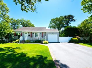 33 Woodland Ave, Farmingdale, NY 11735