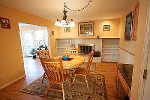 Eating space in kitchen