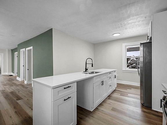 3rd image of 1939 W 54th St