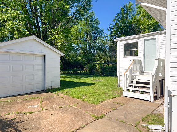 3rd image of 446 Cameron Rd