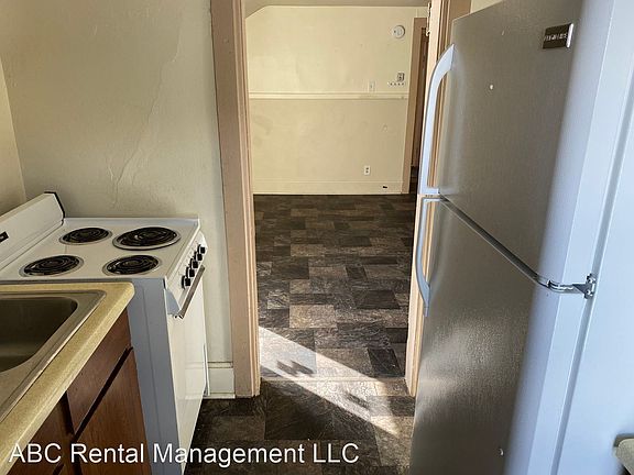 2nd image of 416 1/2 Elm St