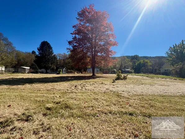 2940 Seneca Trl S, Peterstown, WV 24963