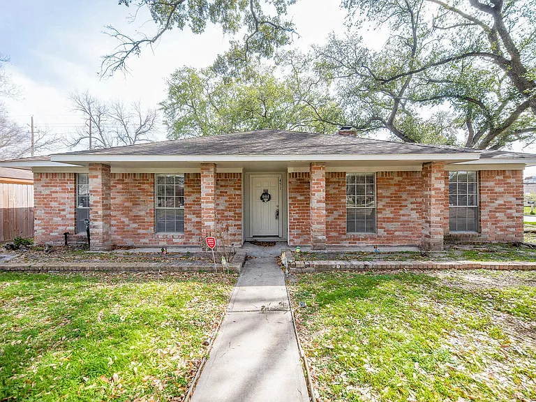 451 Gentilly Dr — Photo 2