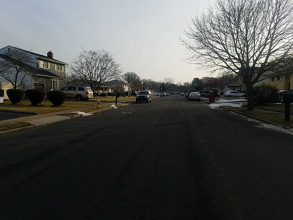 4th image of 8 Russell Ct