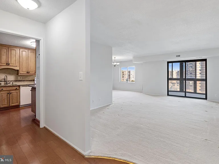 8360 Greensboro Dr #721 — Photo 3