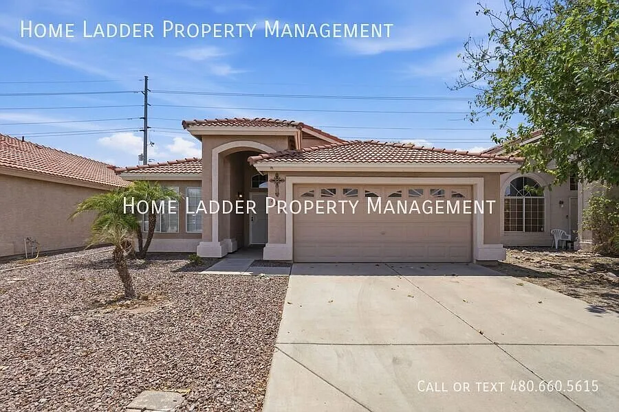 Modern 3-Bedroom Home with Private Pool Near Arrowhead! — Photo 1