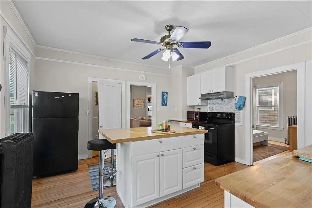 16 Dean Ave - 2 — Photo 3