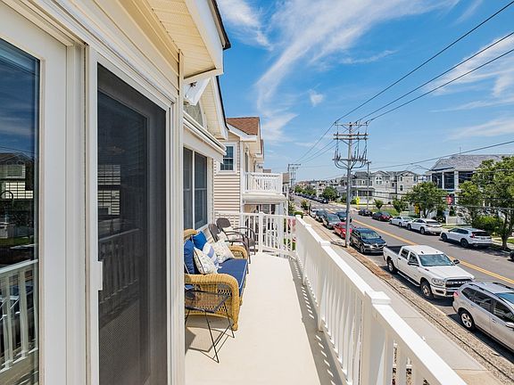5th image of 3520-22 Asbury Ave #2