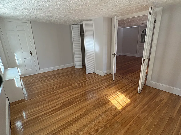 891 Mammoth Rd #A — Photo 5