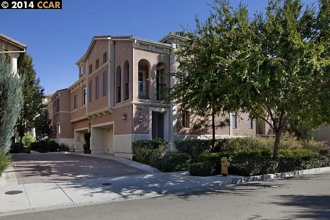 574 Dovecote Ln photo 1