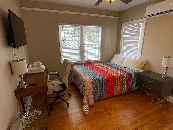 5th image of 415 10th Ave NE #2B