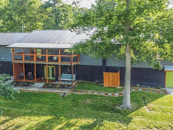 3rd image of 510 Circle Dr