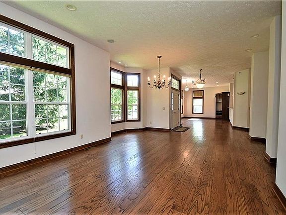 4th image of 16 Orchard Cir #97