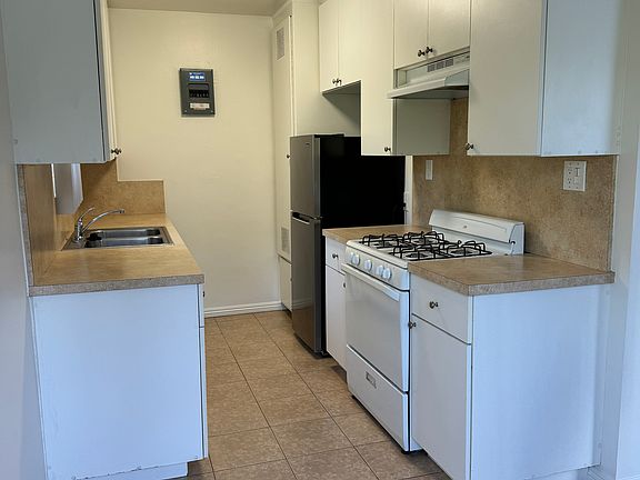 3rd image of 10850 Landale St #4