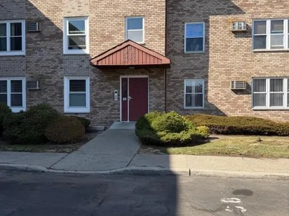 74 Riverview Ct, Secaucus, NJ 07094