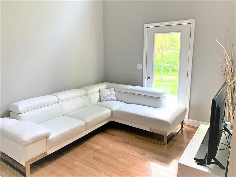 380 King St #11 — Photo 17