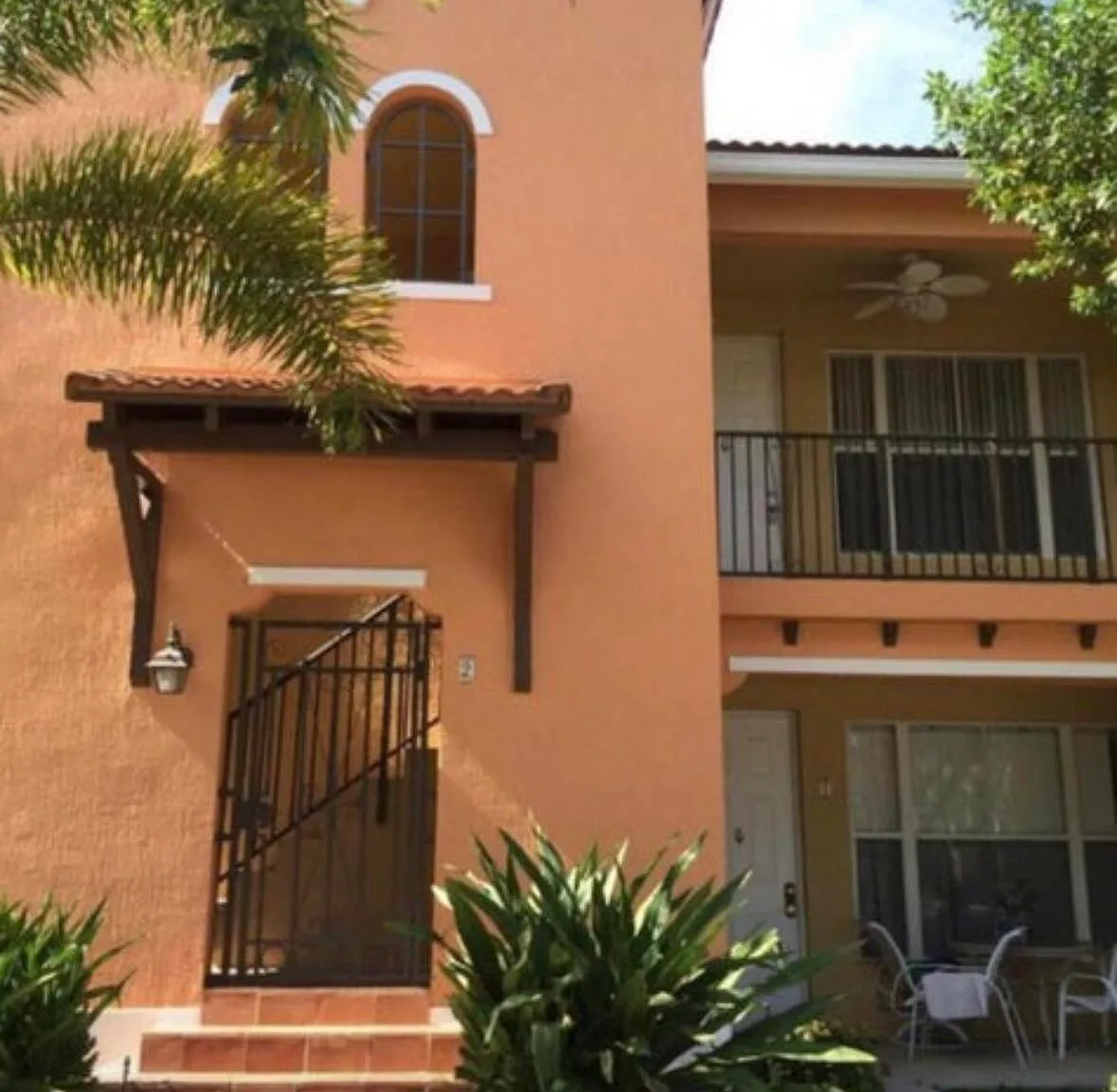 3 bed, 2.0 bath, 1267 sqft, $2,200 — Photo 1