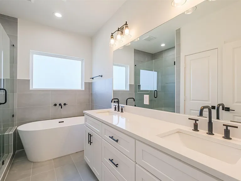 8315 Brecha Ln — Photo 26
