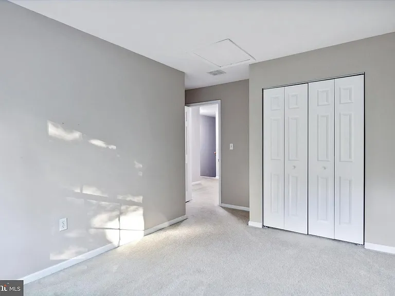 125 Vernon Ct — Photo 6