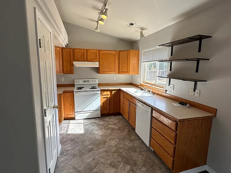 1850 W Canfield Ave — Photo 3
