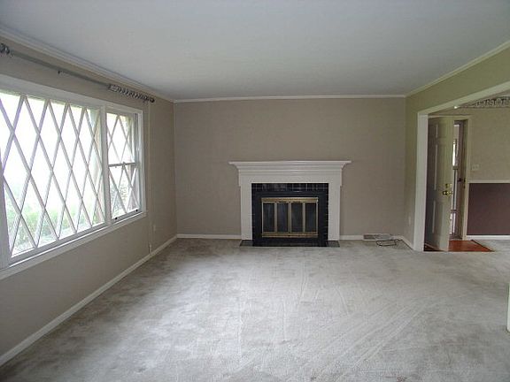 3rd image of 344 Noble Dr
