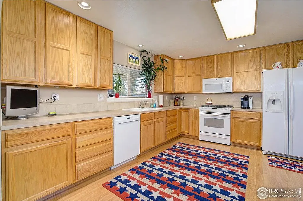 2616 E Vine Dr — Photo 3