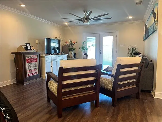 3 bed, 2.0 bath, 1800 sqft, $2,500 — Photo 3