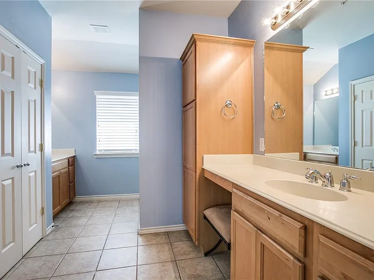 2415 Stutz Dr #D — Photo 12