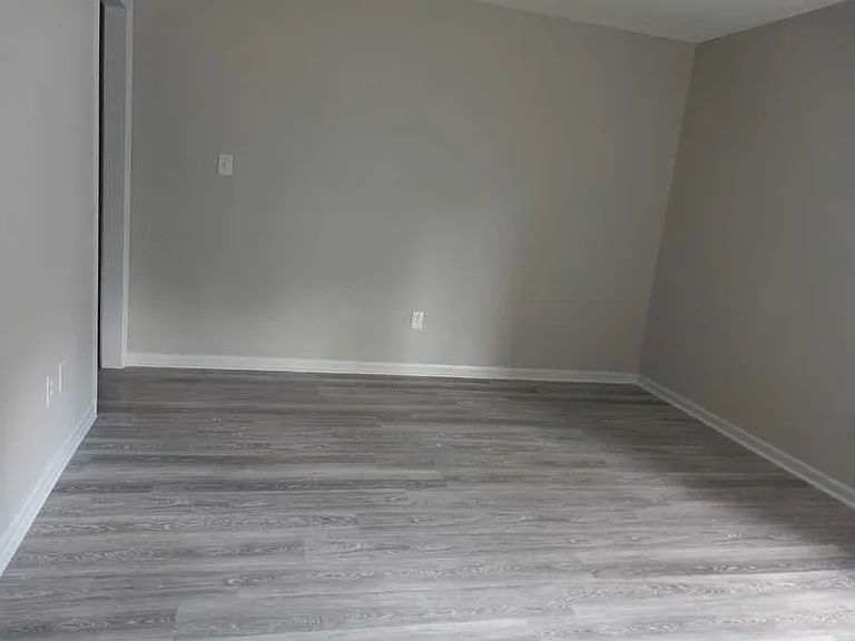 222 N Discovery St — Photo 5