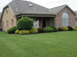 2143 Lake View Dr, Belle Vernon, PA 15012