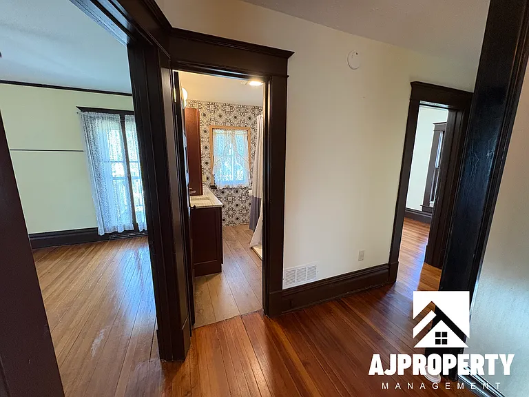 119 N Summit Ave — Photo 30