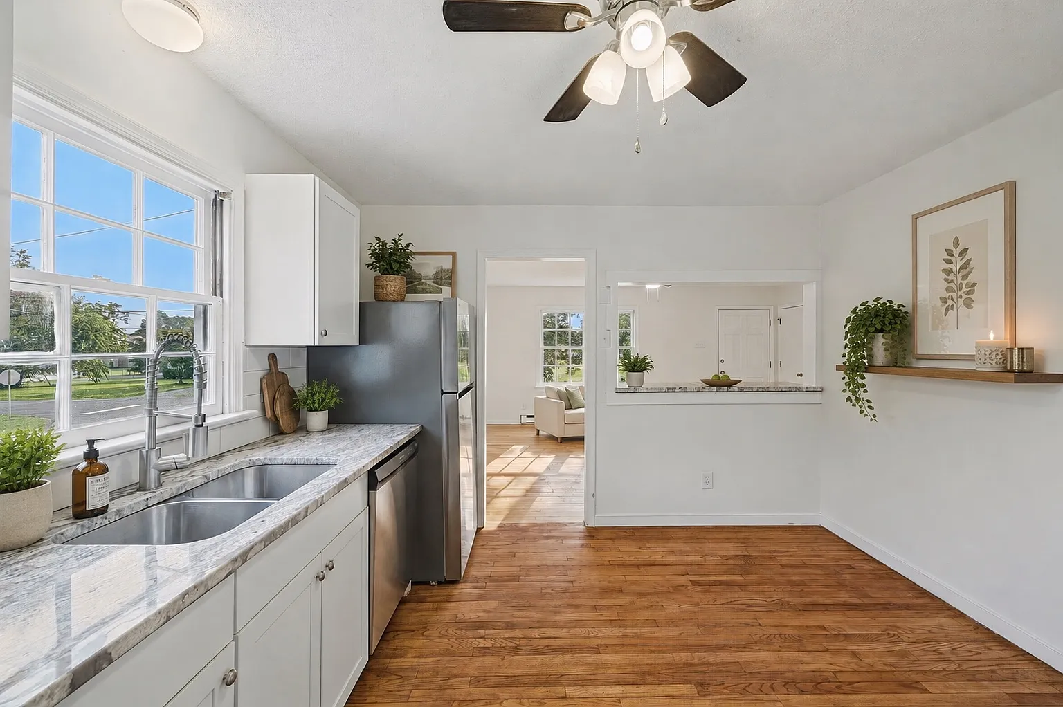 3 bed, 980 sqft, $2,195 — Photo 3