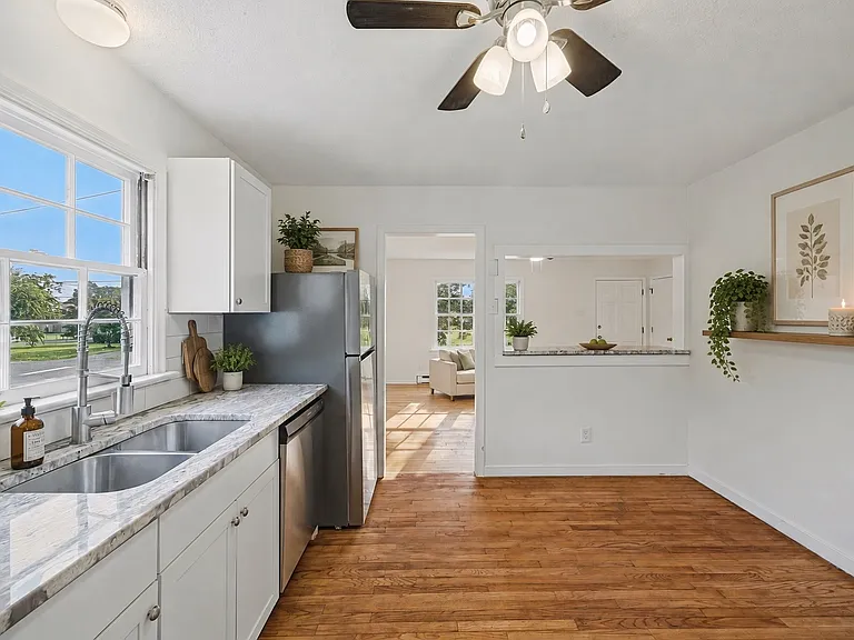 300 Marlin Dr — Photo 3