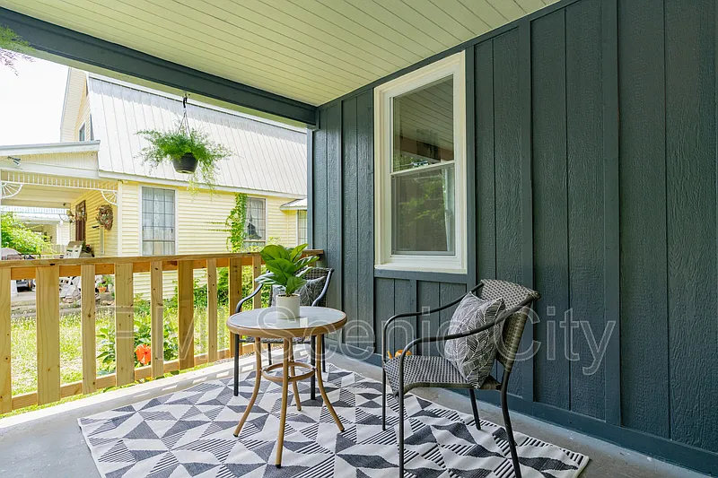 1 bed, 1.0 bath, 814 sqft, $1,800 — Photo 2