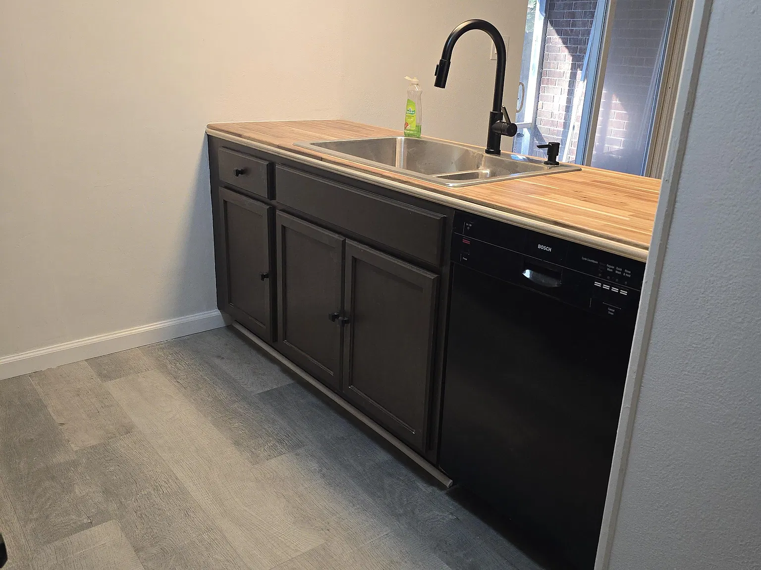 3 bed, 1.5 bath, 1286 sqft, $1,595 — Photo 3