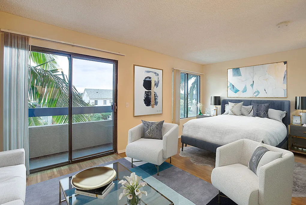 Regency Palm Court — Photo 3