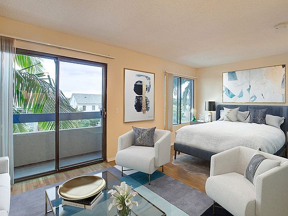 5th image of 914 S Wilton Pl APT 121