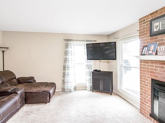 4th image of 8363 Fairfax Dr