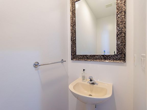 5th image of 213 River Bluff Ln