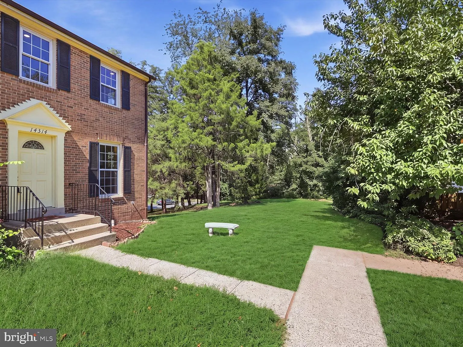 3 bed, 3.5 bath, 1216 sqft, $3,000 — Photo 3