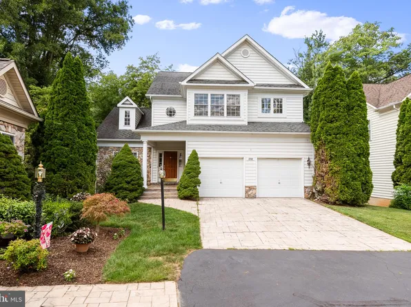 2202 Sarah Woods Ct, Vienna, VA 22182