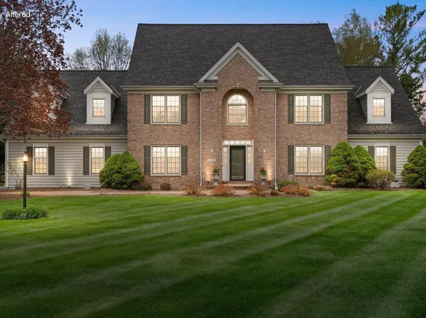126 Hickory DRIVE, Delafield, WI 53018