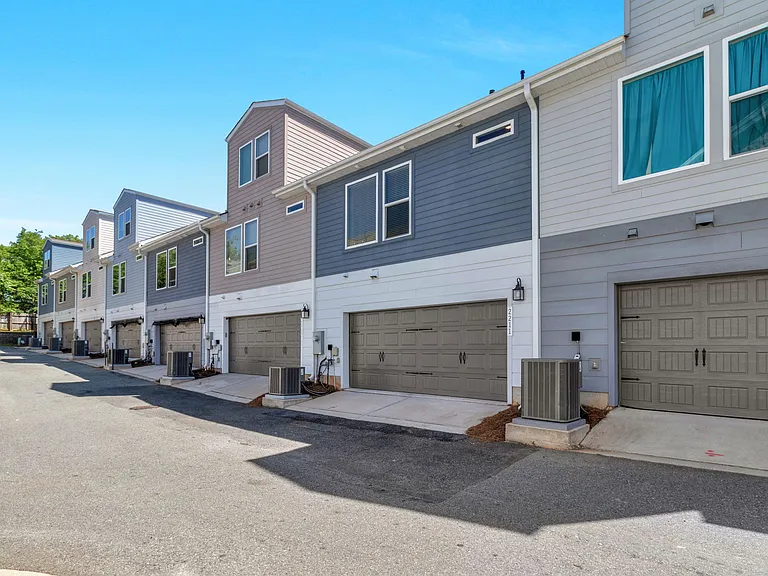 2211 Statesville Ave — Photo 31