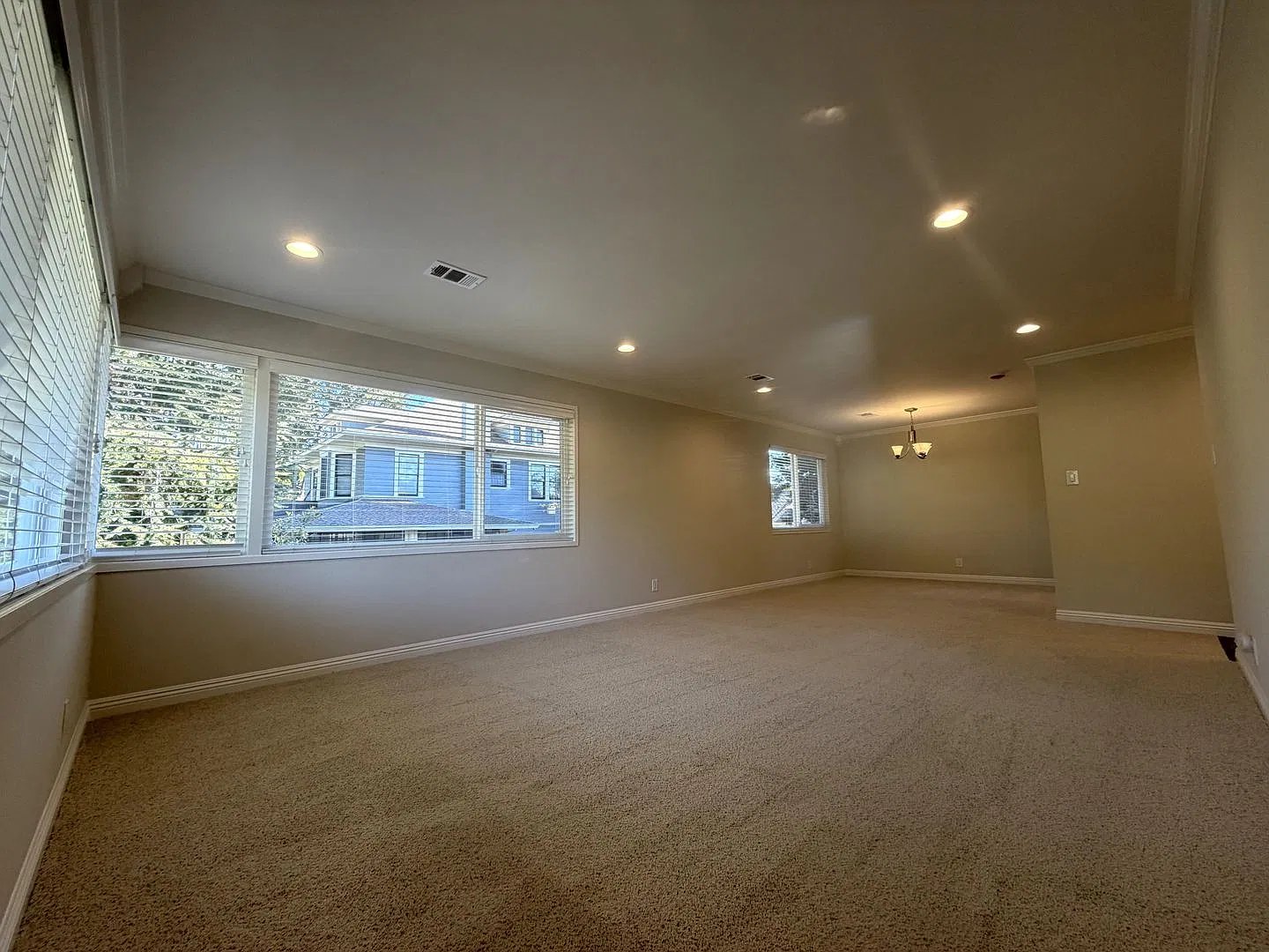 Updated Top Floor 2 Bedroom/1 Bathroom Apartment with in unit laundry — Photo 2