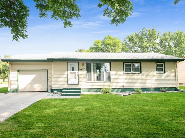 1420 Northview Ln, Aberdeen, SD 57401