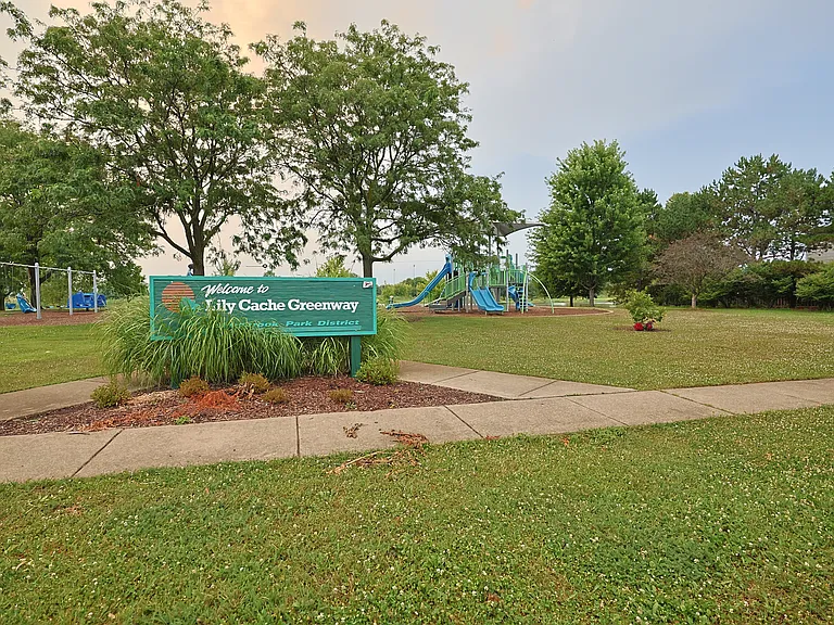 1402 Parkside Dr — Photo 31